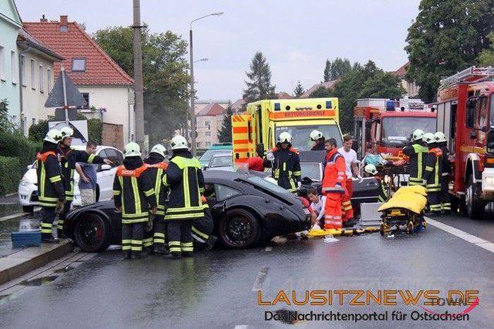 Uszkodzone supersamochody 23