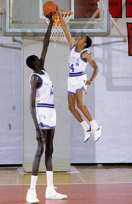 Manute Bol - najwyższy koszykarz 5